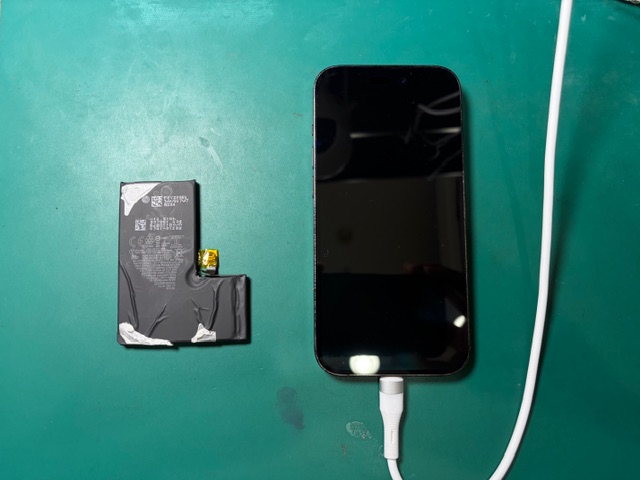 神戸市からお越しのお客様よりiPhone14Proのバッテリー交換をご依頼いただきました！